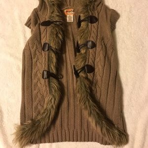 Fur trimmed, short sleeve cardigan